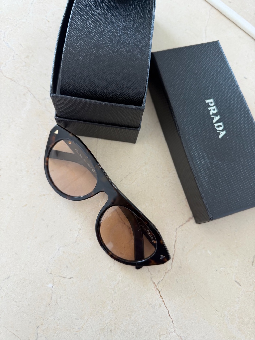 Prada b15s